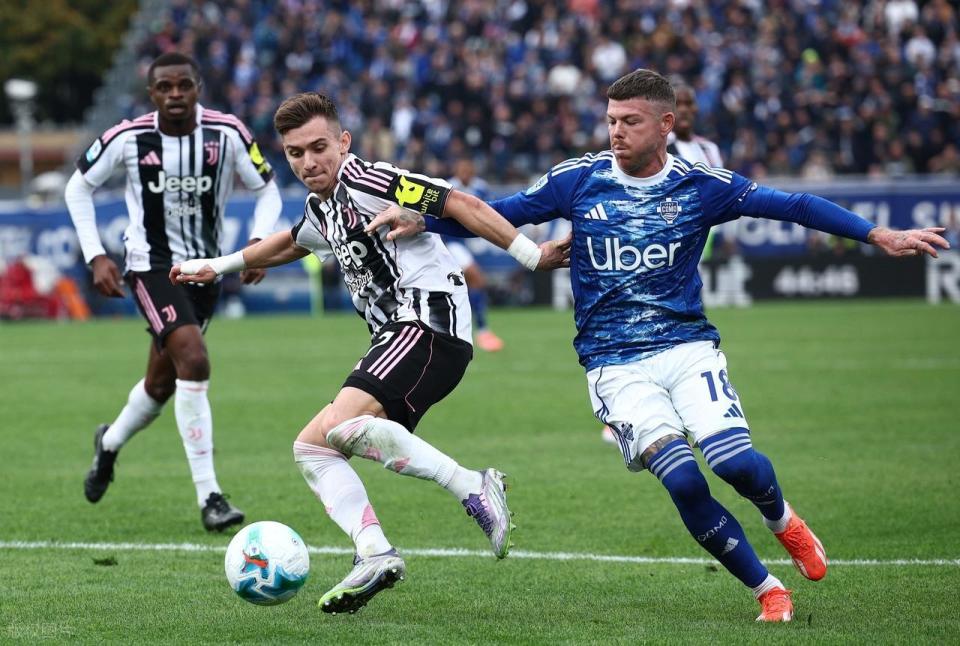 马里奥, 佩罗内, 可以看到科 马里奥, 佩罗内, 可以看到科